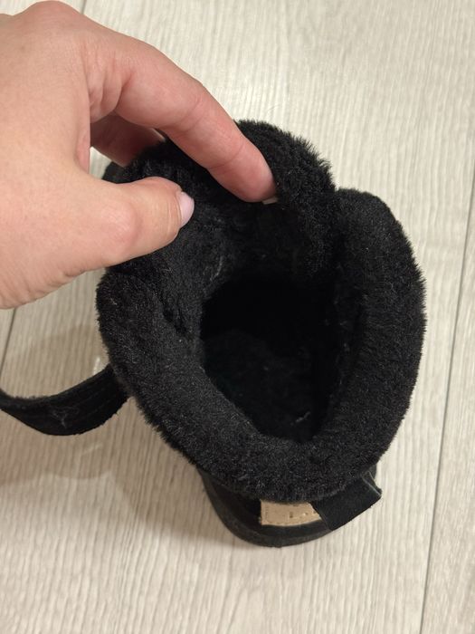 Продам дитячі зимові чоботи. Натуральний замш.