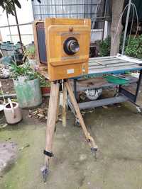 Máquina fotográfica em madeira de fole