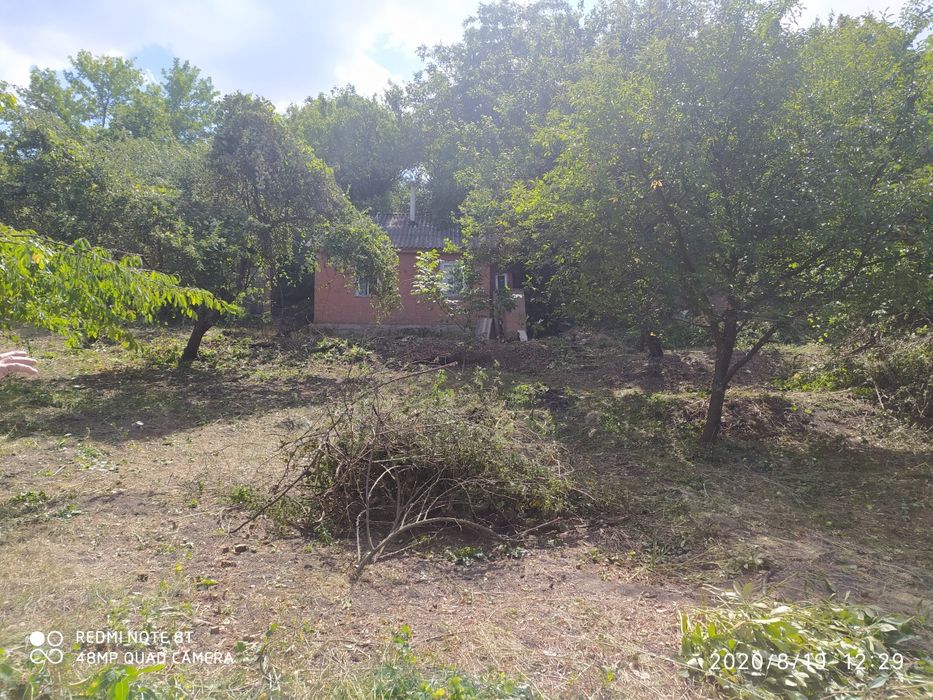 Будинок з земельною ділянкою.