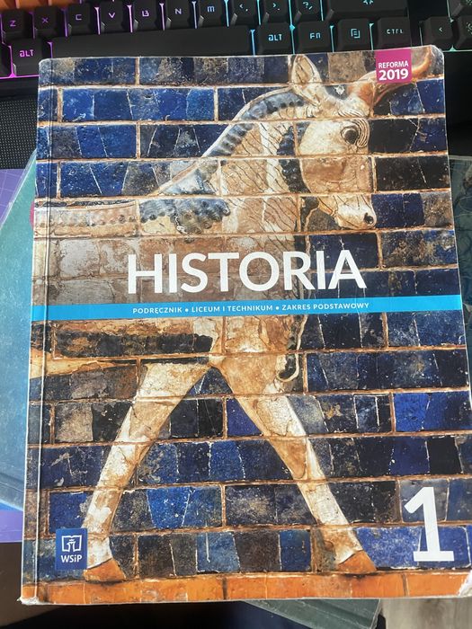Ksiązka do histori 1 klasa poziom podstawowy