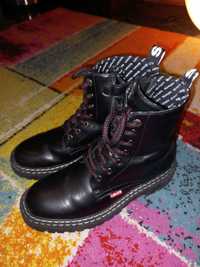 Botins Levi's como novos