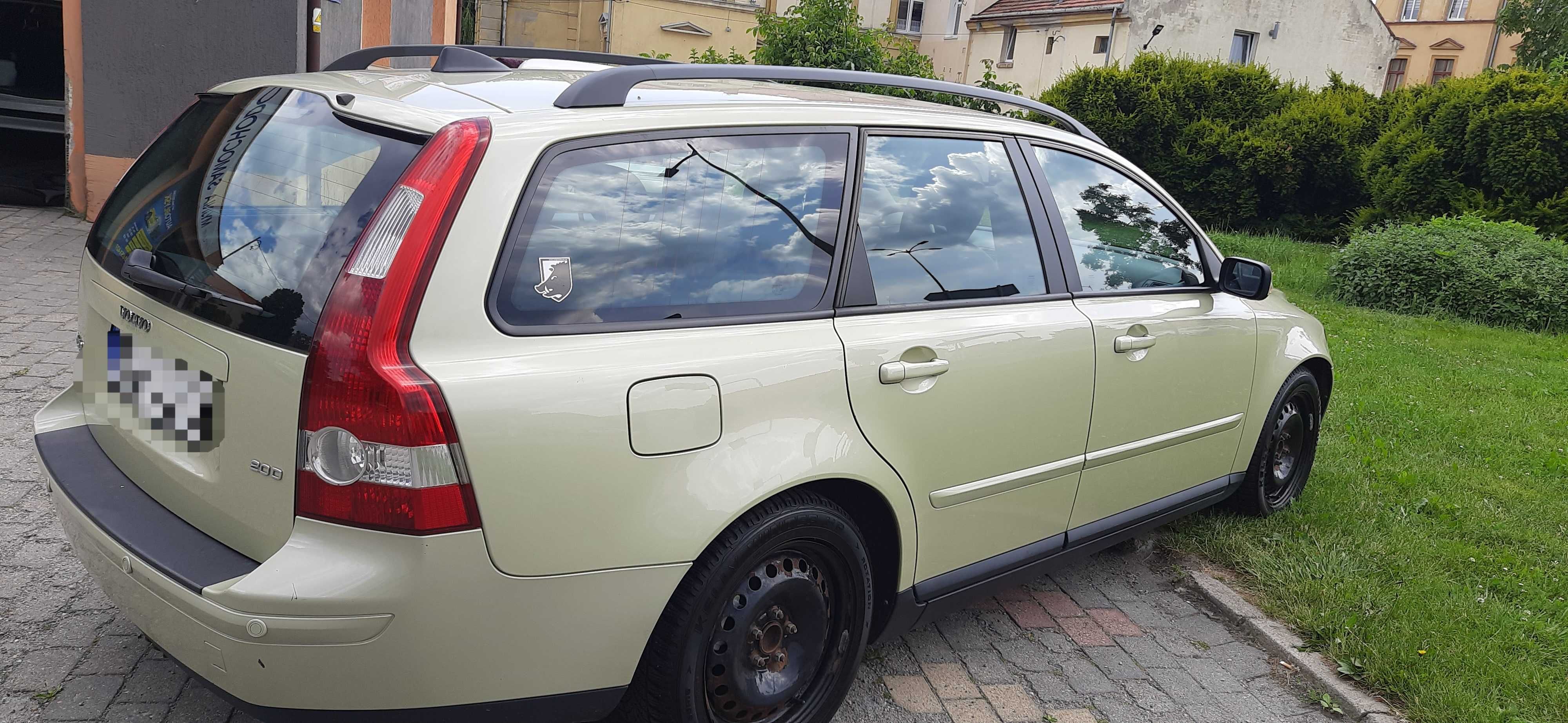 Sprzedam jako uszkodzone Volvo V50 2.0 D. 2006r.
