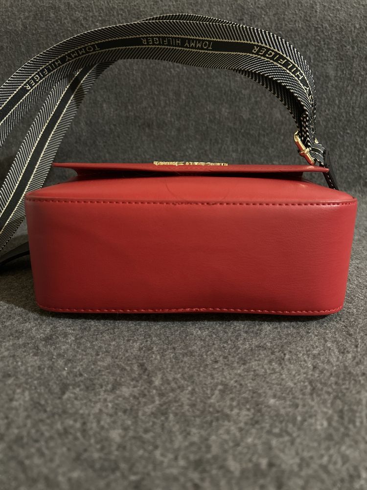Жіноча червона сумка iconic TMMYCAMERA BAG SIGN