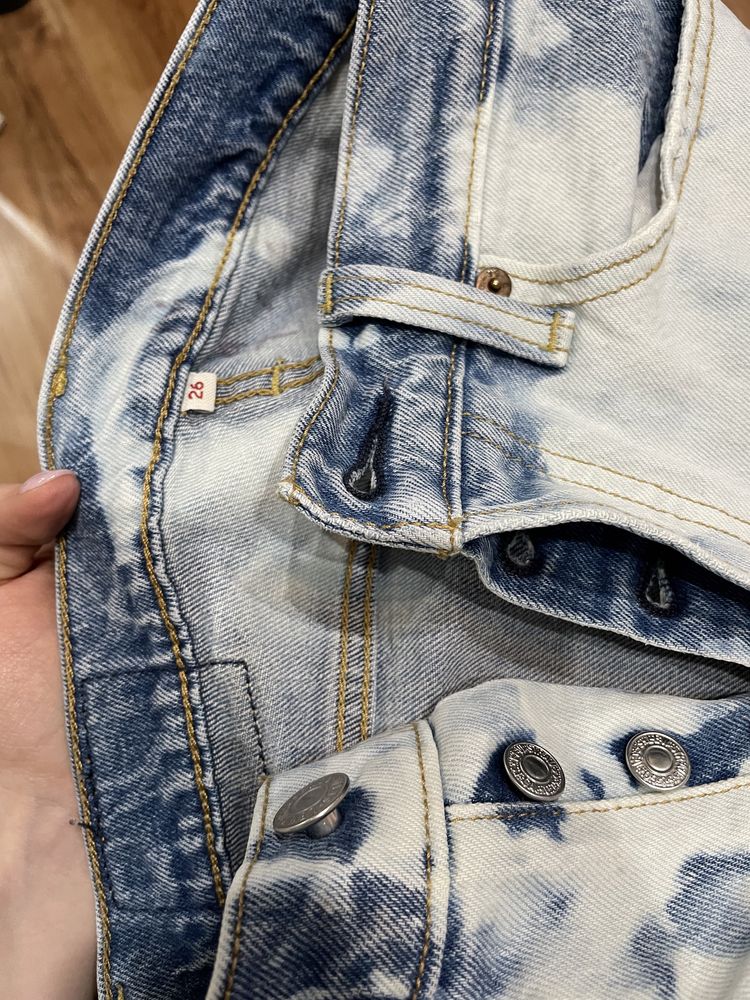 Spodnie dżinsowe jeansowe levi’s mom jeans średni stan