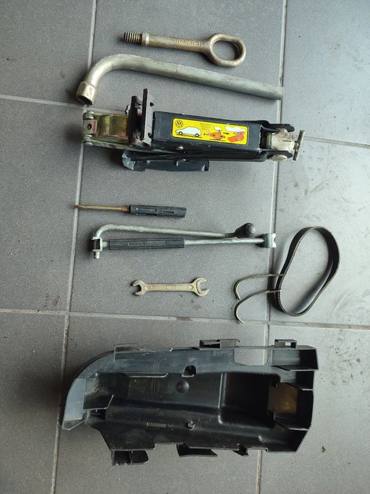 Koło zapasowe z wkładem, lewarek, narzędzia, VW golf MK2 rarytas, unik