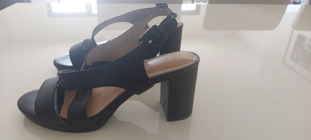 Sandálias pretas Rockpor em pele tamanho 36