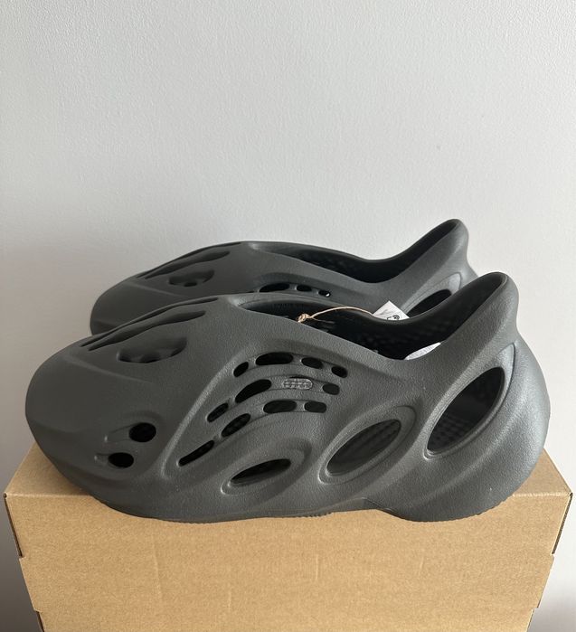 Yeezy Foam RNR Carbon r. 47