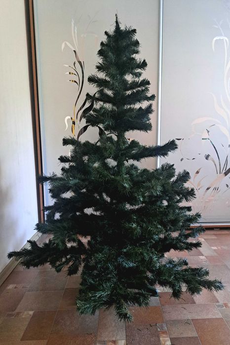 Срочно продам ёлку 1.5 м с игрушками