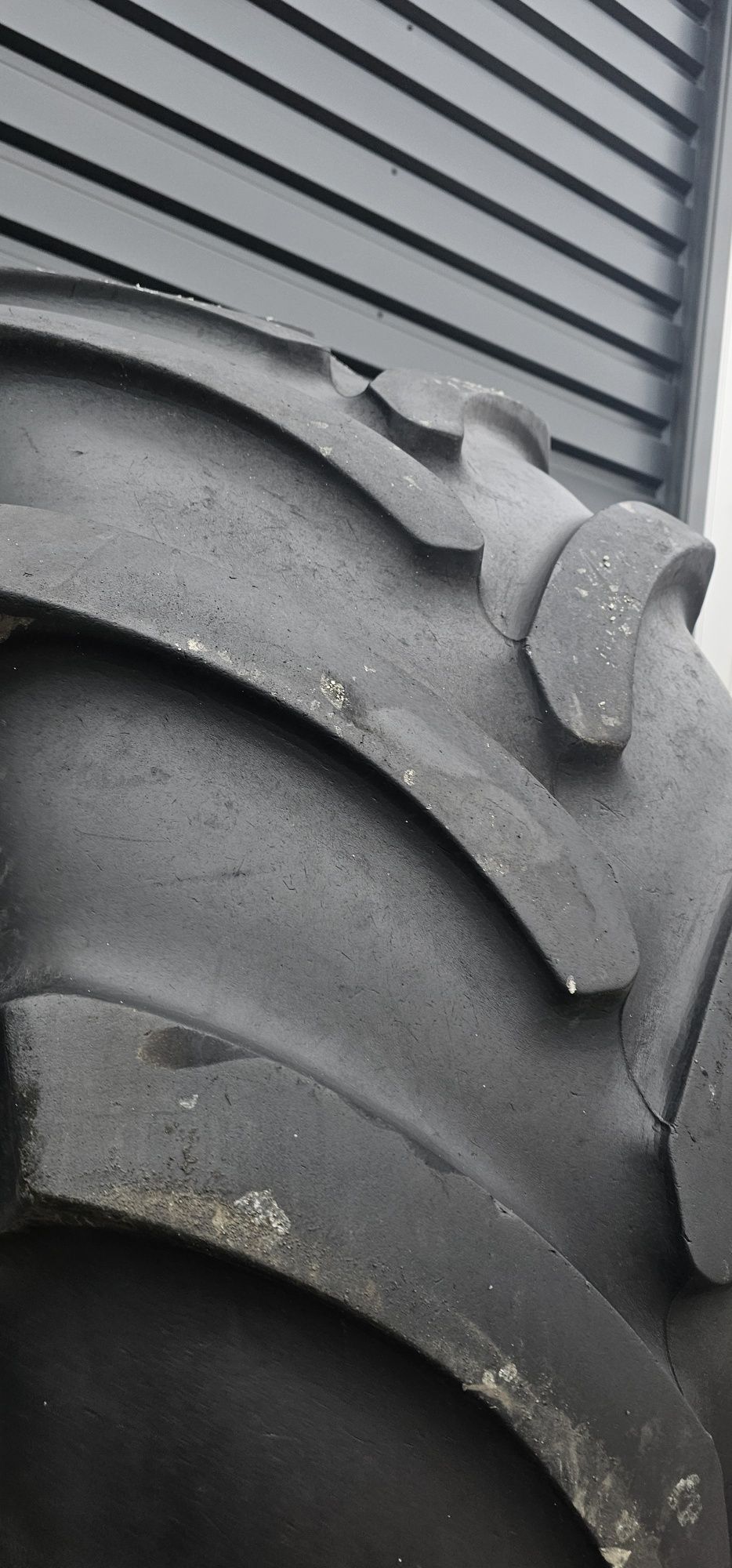 Firestone 650/85r38 CAŁA 2,8CM bieżnika