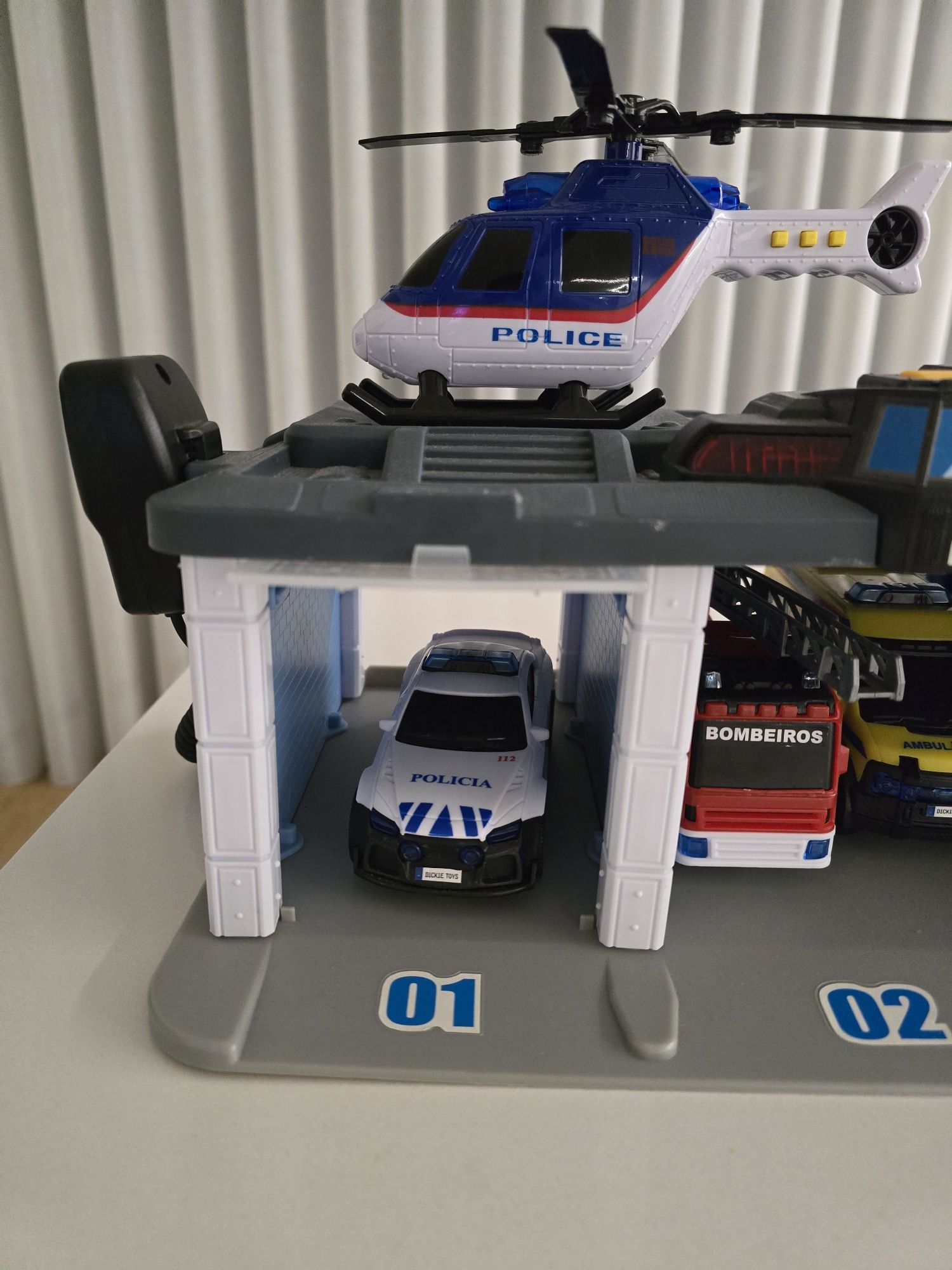 Garagem com luz e sons