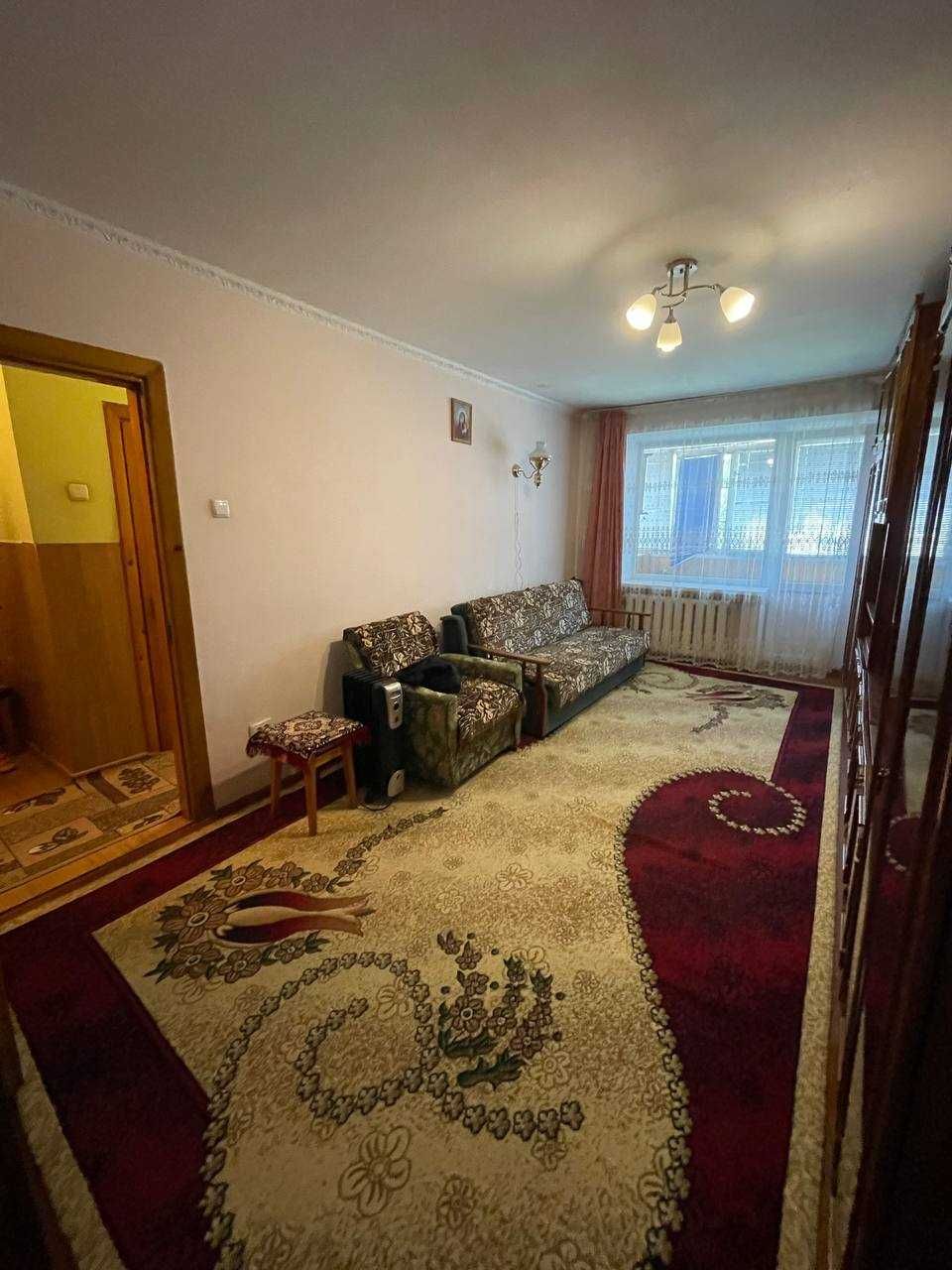 1 к. к. вул. Довженка р-н парку і озера