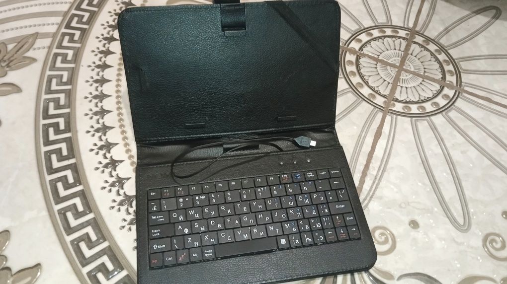 Універсальний чохол з клавіатурою для планшетів з діагоналлю 9" Black