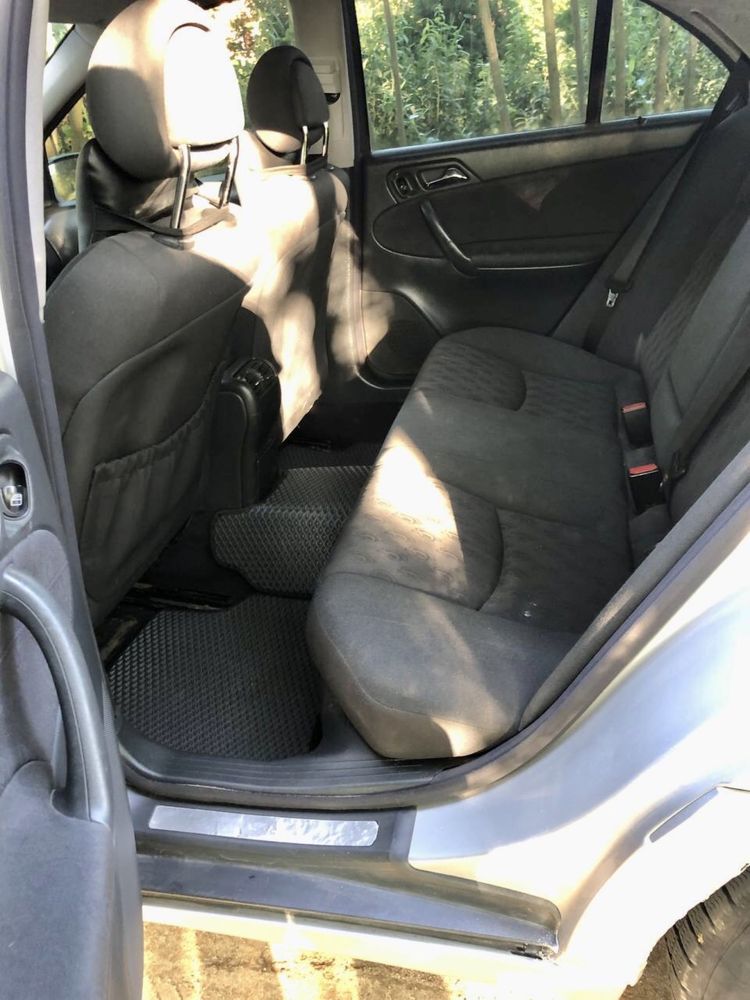 Merceges Benz C 200