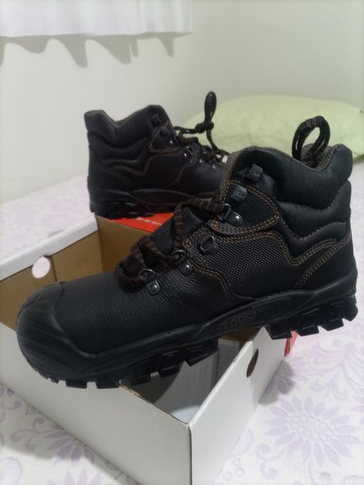 Botas de trabalho marca COFRA