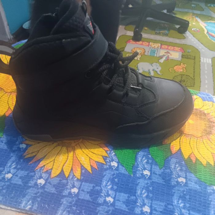 Продам взуття на хлопчика(зима )розмір 37