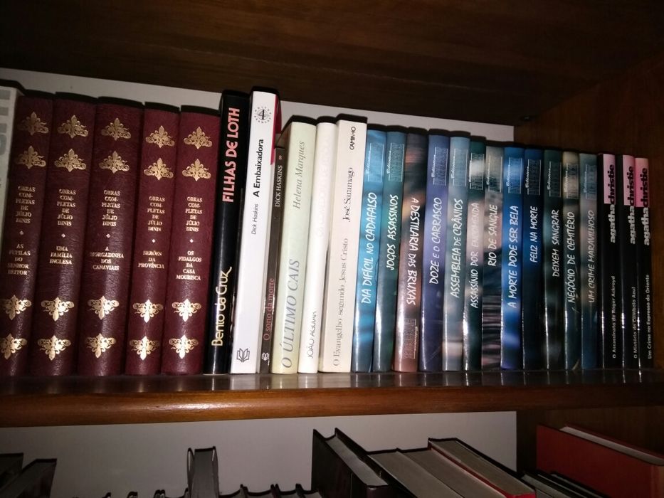 Livros de capa dura de vários géneros