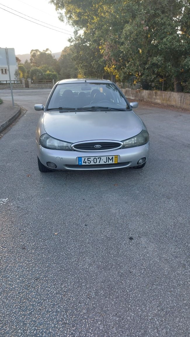 Ford Mondeo 1.8TD Ghia