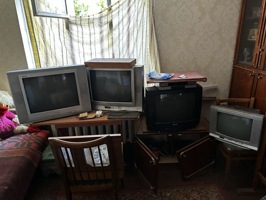 Продам старые телевизоры. Цена за 1 шт.