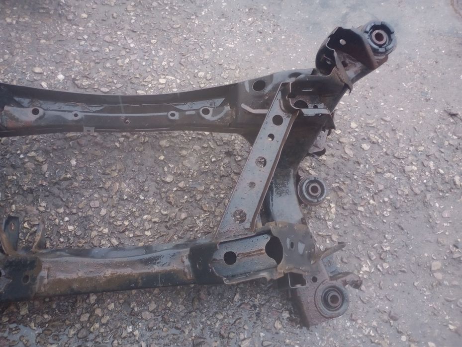 Mazda RX8 RX 8 belka zawieszenia tył tylna