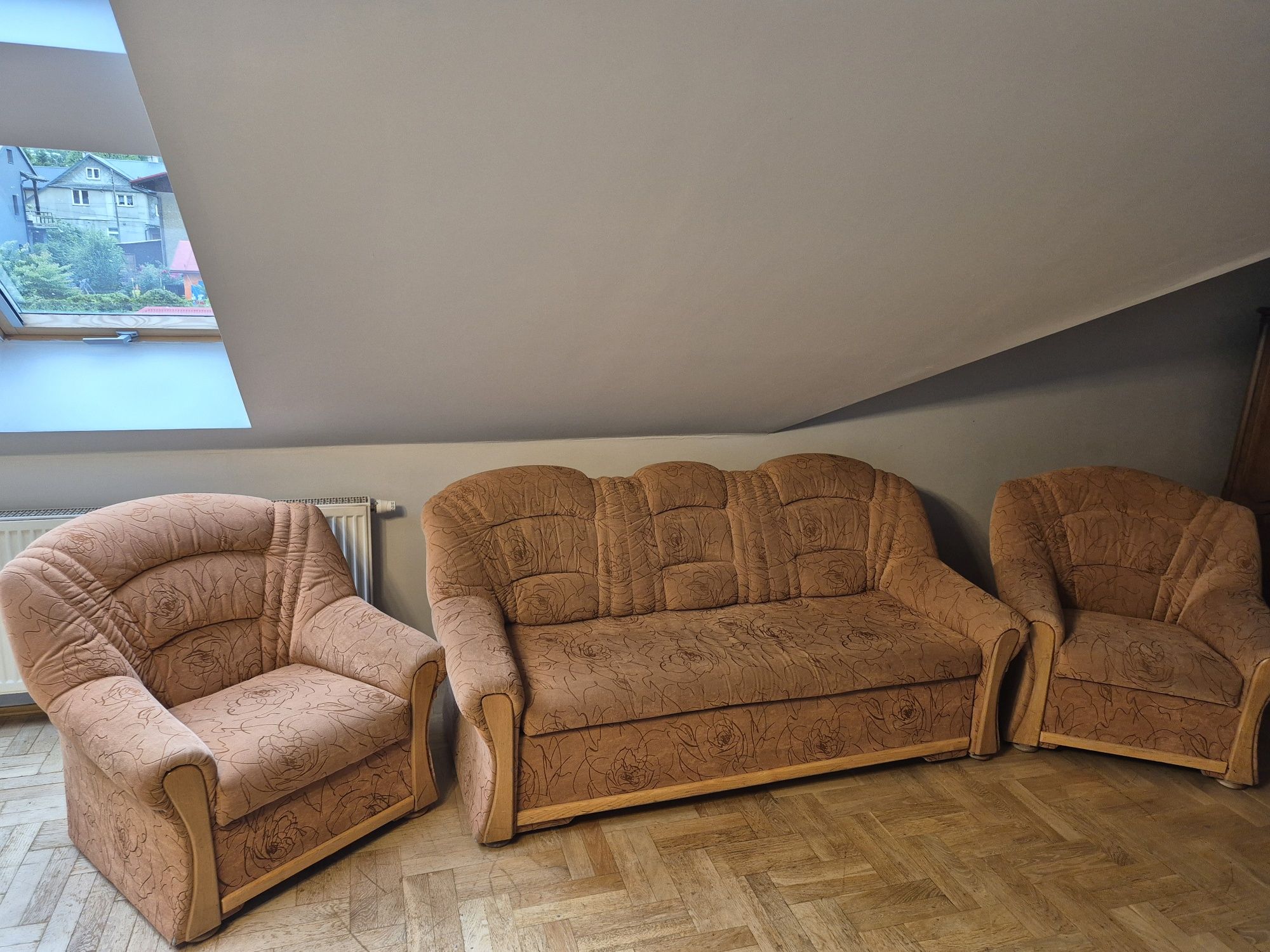 Sofa rozkładana i dwa fotele