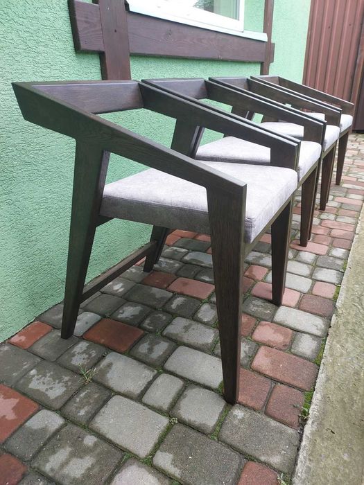 Стільці з дуба з м'яким сидінням