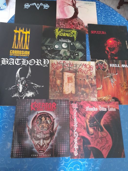 Vários discos heavy metal