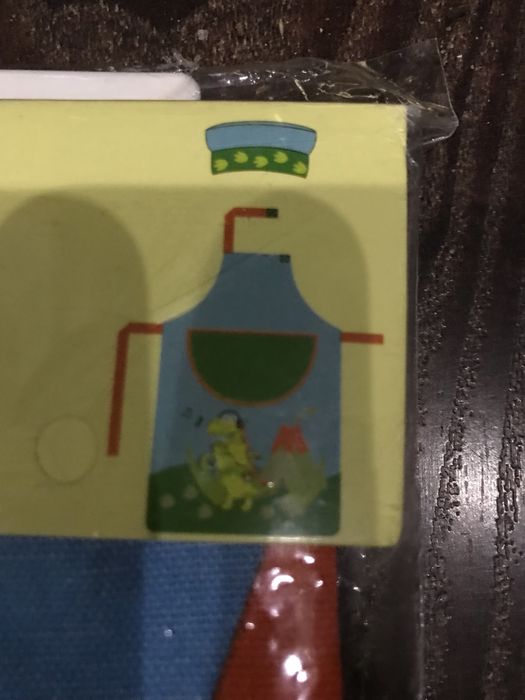 Fartuszek i czapka oraz książka  kucharska dla malego kucharza