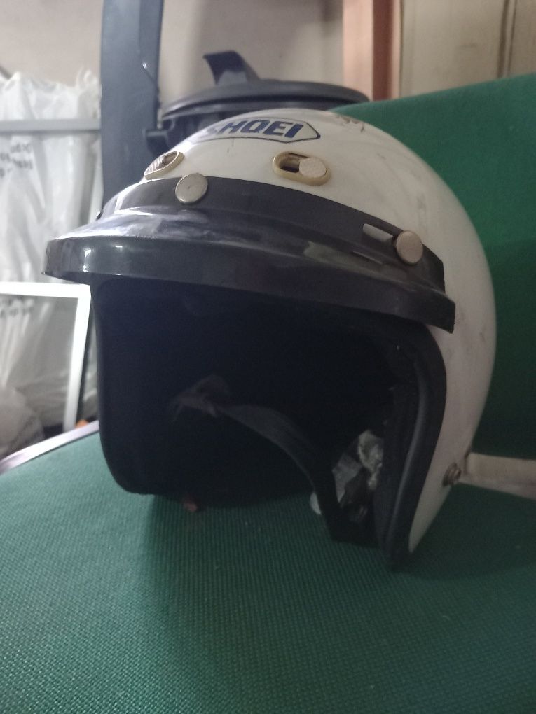 Capacete marca SHOEI