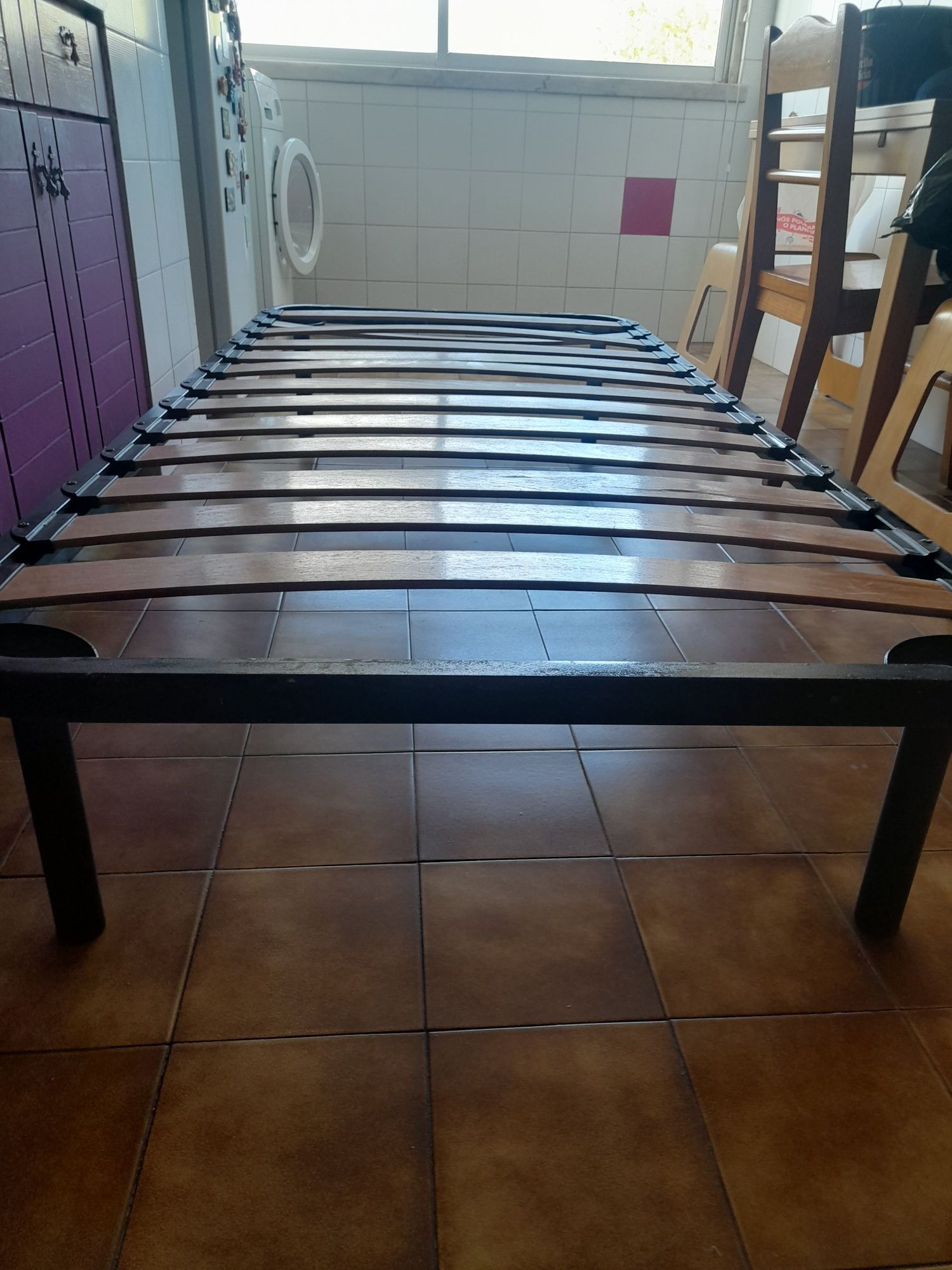 Estrado com pés para colchão