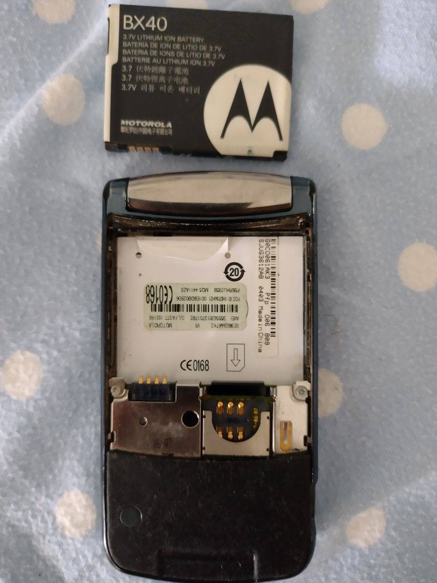 Vendo telemóvel Motorola V8