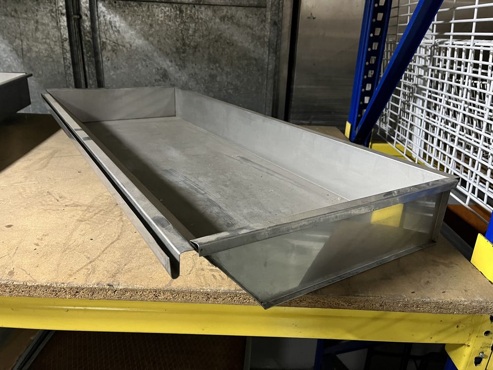 Tabuleiro em inox 1.33mt x 57cm