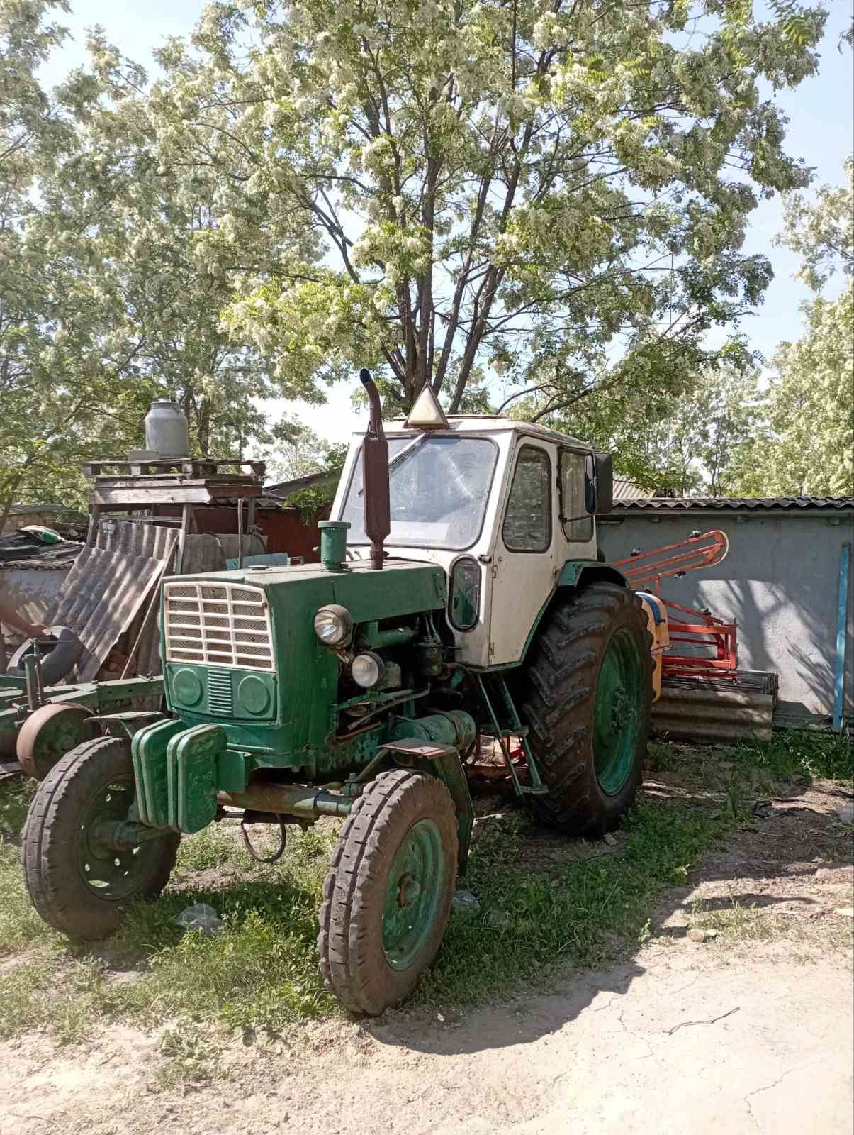 Продам трактор ЮМЗ на полном ходу