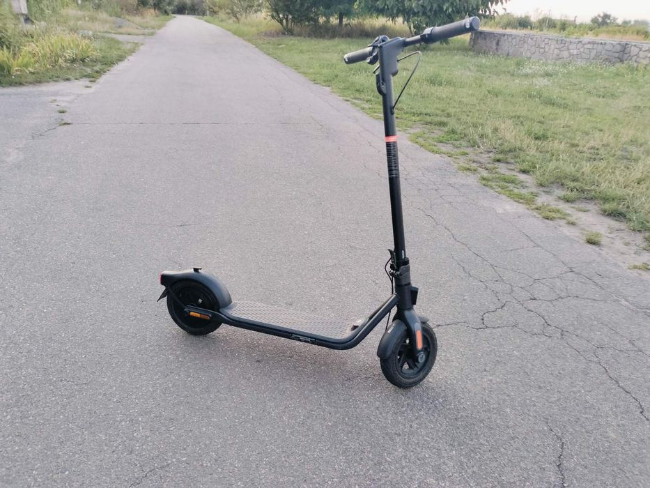 Продається електросамокат Ninebot KickScooter F2 — як новий!