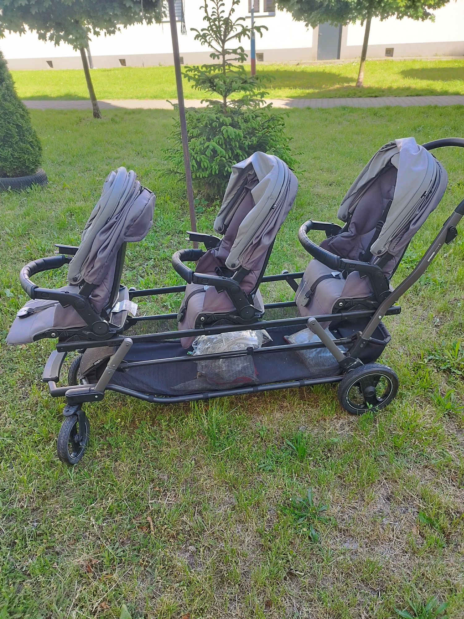 Wózek spacerowy dla trojaczków