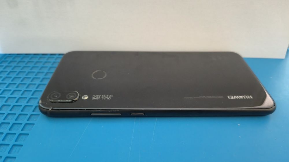 Телефон Huawei p smart plus 4/64 GB