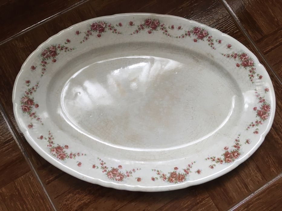 Prato decorativo com motivos florais