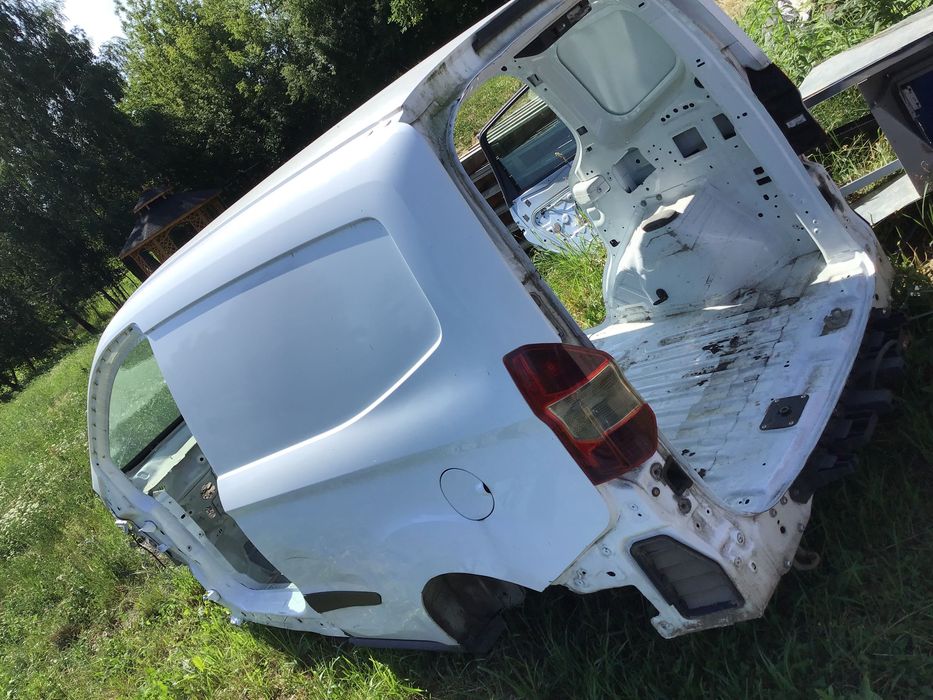 Ford Courier karoseria  błotnik lewy bok, ćwiartka przód