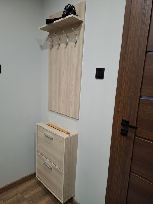 Szafka na buty z wieszakiem