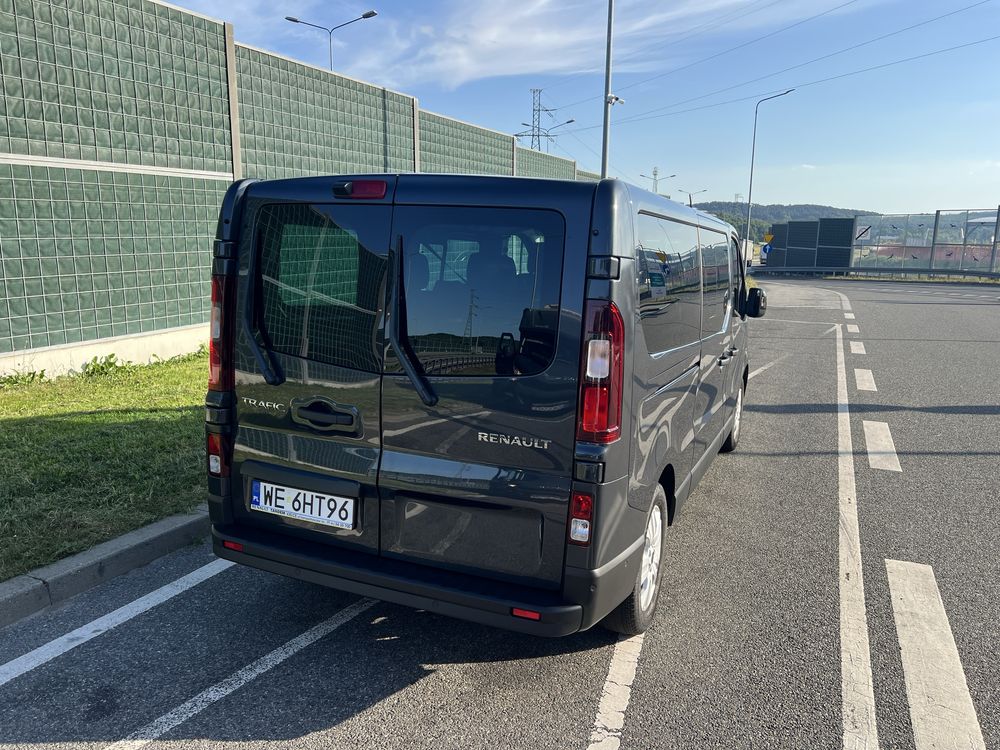 Wypozyczalnia wynajem busa 9 osobowego Renault Trafic manual