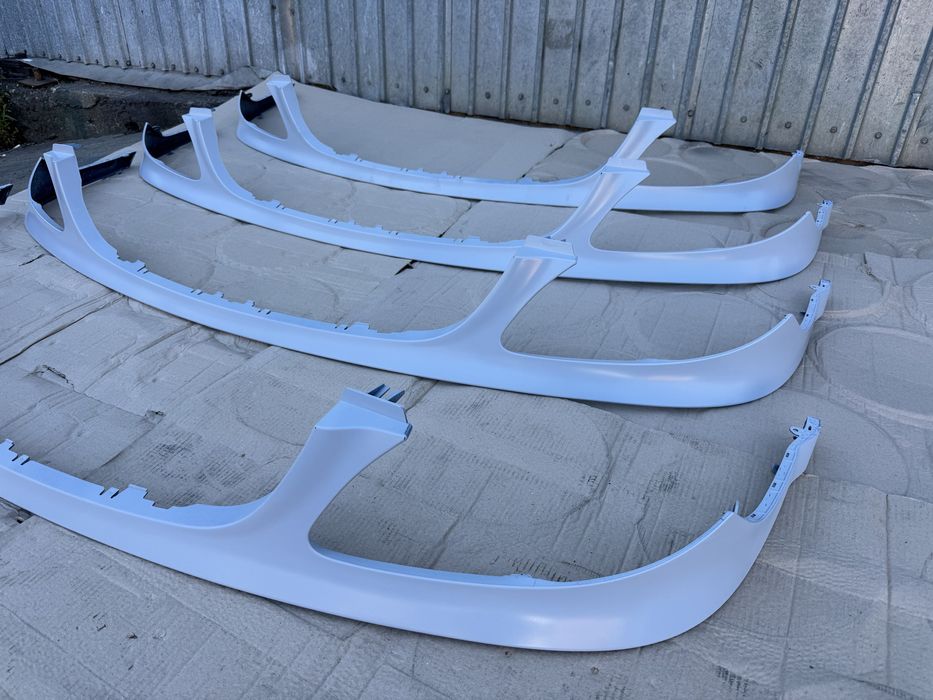 Накладка переднього бампера (Улибка) на Mercedes-Benz VITO W639.