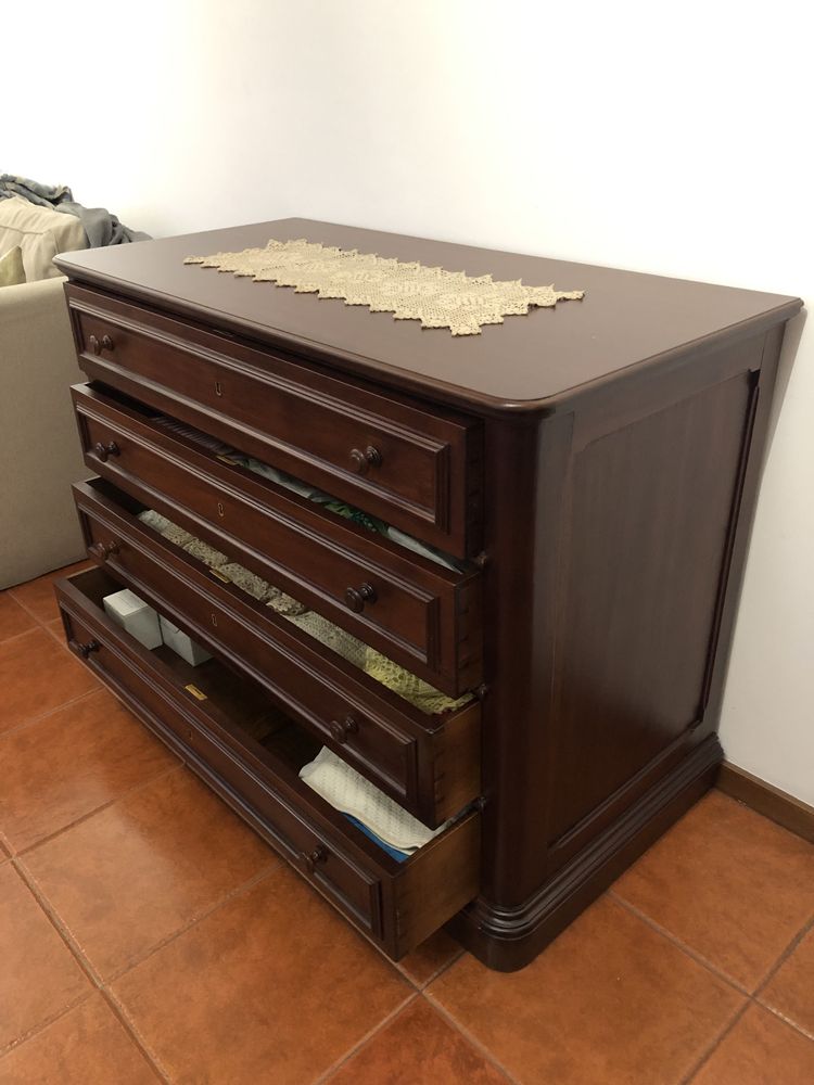 Cómoda em madeira restaurada 120x58