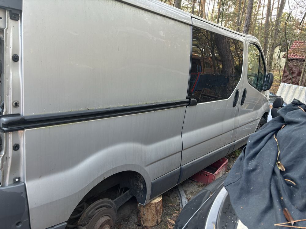 Szyba  czolowa renault trafik 2.5dci wszystko do tego modelu