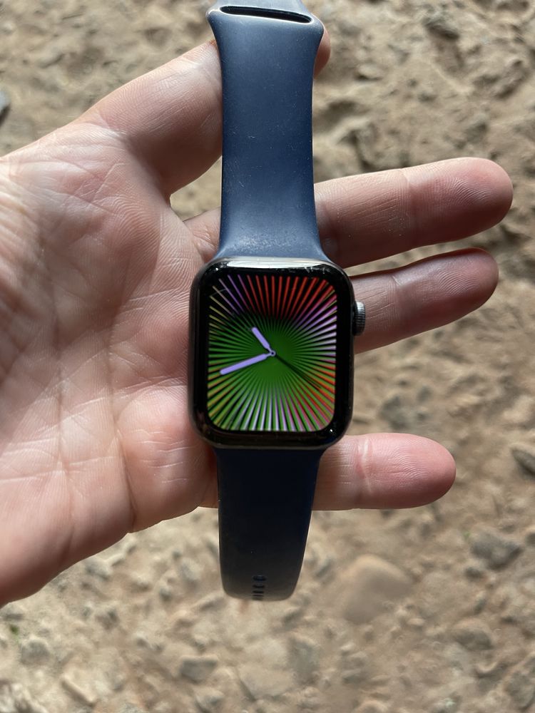 Apple Watch 6 40mm (батарея 85%)