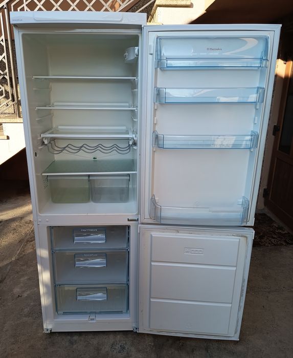 Продам холодильник з морозильною камерою  Electrolux в м.Хуст