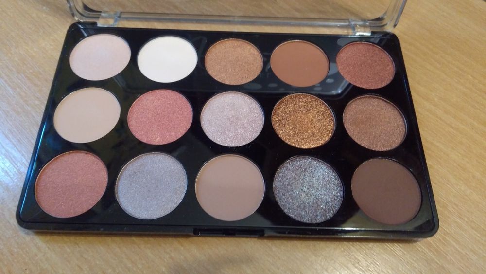 Палитра теней и пудра
