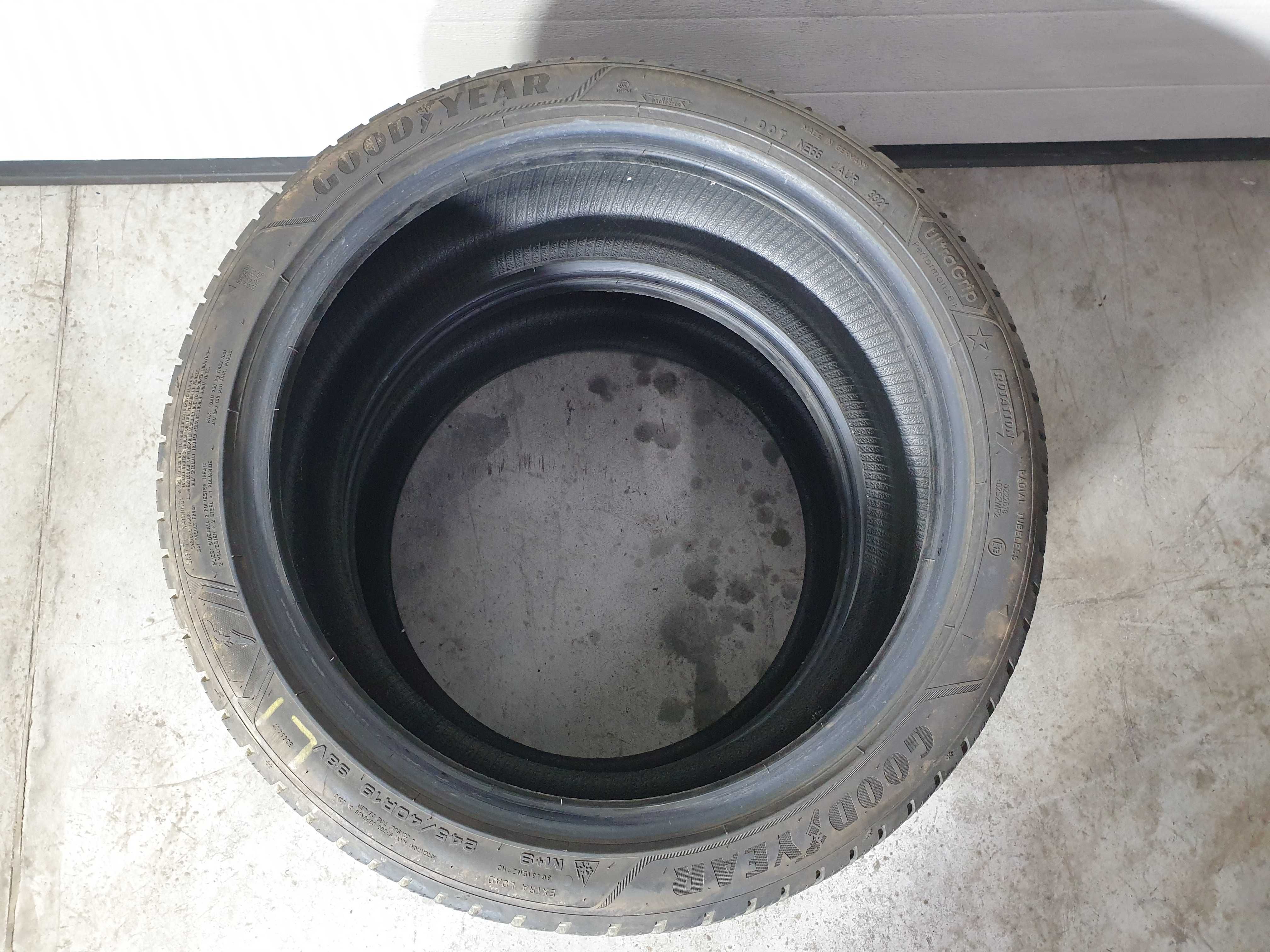 2szt. 245/40/19 98V Goodyear UG Performance + 5,5mm 2021r [ 10847 ]