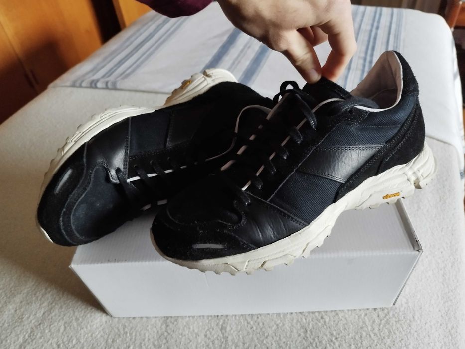 Sapatilhas em Pele (Marca - Vibram) (Tam 41)