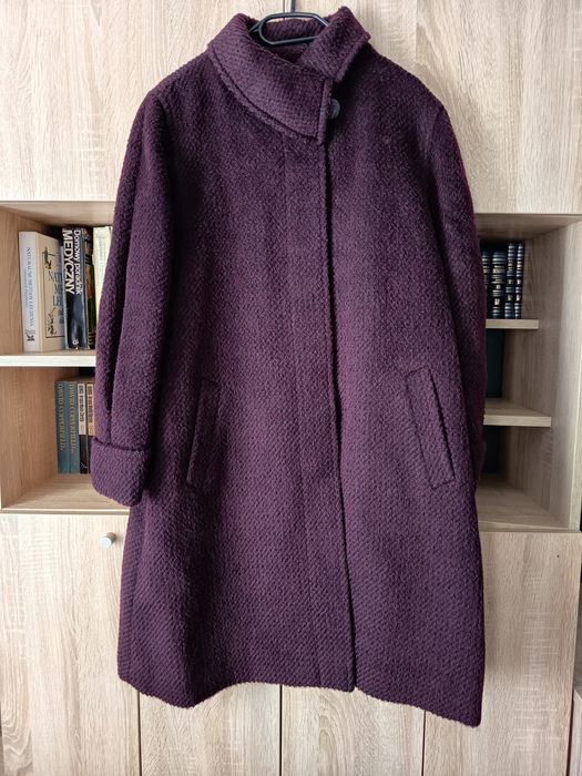 Damski płaszcz na guziki