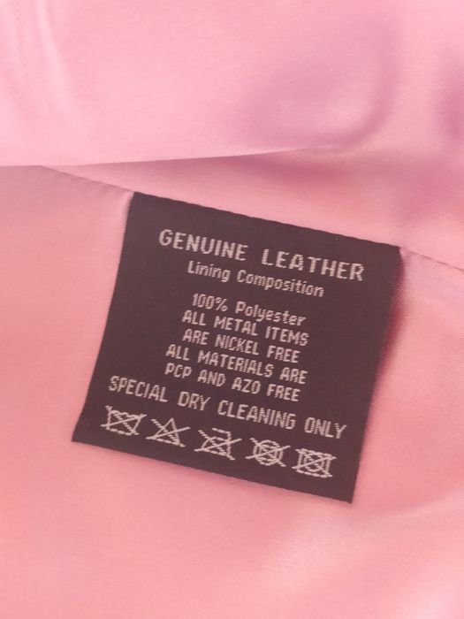 Blusão em pele genuína.