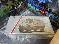 Модель Mercedes-Benz Armadillo Crawler Unimog U4000 від Xcartoys